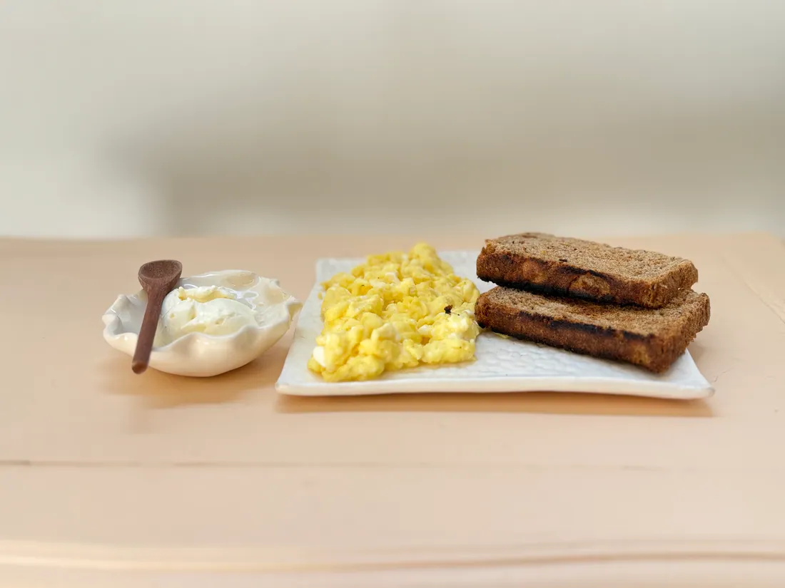 Huevos revueltos + 2 tostadas
